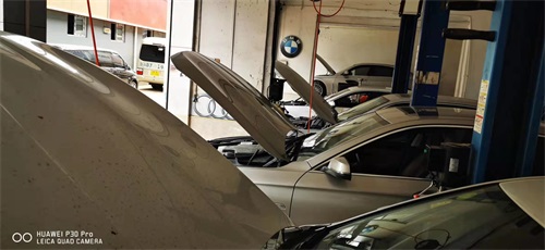 汽車掛在空擋時出現(xiàn)抖動有可能是什么原因？